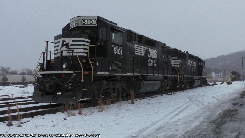 NS 5101 Idles on the Mingo Engine tracks